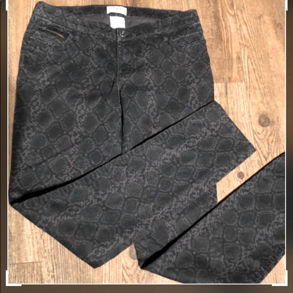Women’s Black Snake-Print Slim Jeans